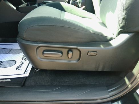 Used 2020 Toyota Tacoma image 42