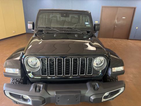 Used 2025 Jeep Gladiator Sport image 4