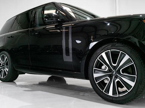 Used 2025 Land Rover Range Rover SE image 22