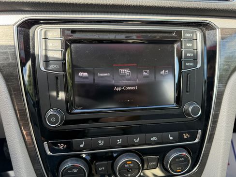 Used 2017 Volkswagen Passat 1.8T SE image 14