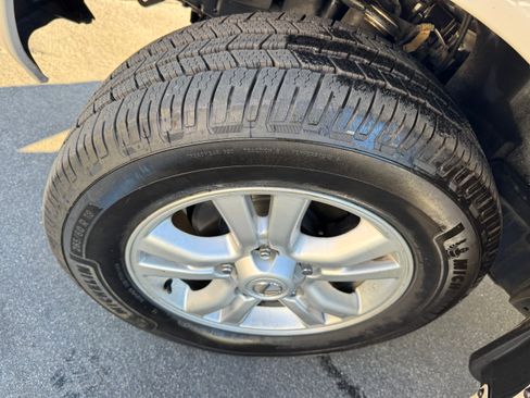 Used 2004 Lexus LX 470 image 18