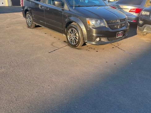 Used 2016 Dodge Grand Caravan SXT image 1