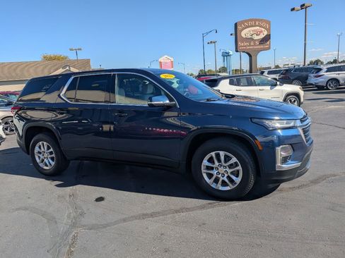 Used 2022 Chevrolet Traverse LS image 3