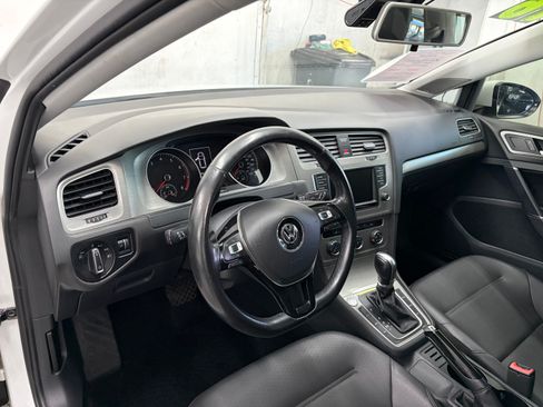 Used 2016 Volkswagen Golf 4-Door FWD image 14