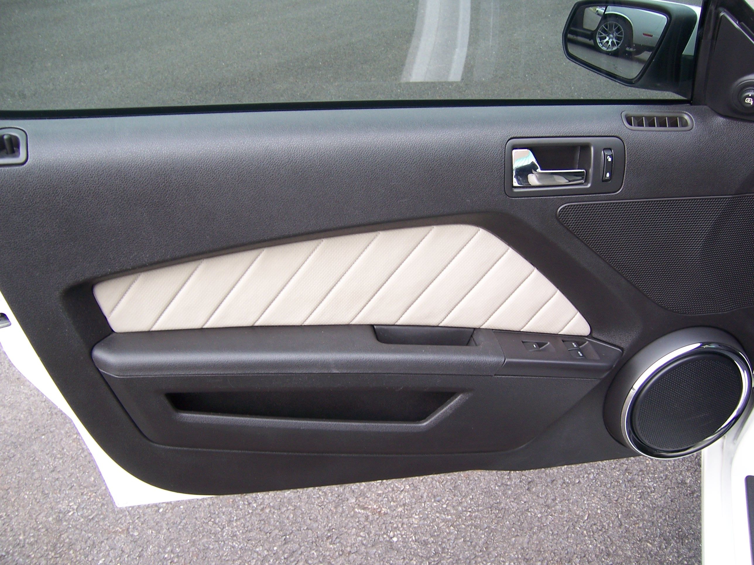 Used 2013 Ford Mustang Premium RWD image 14