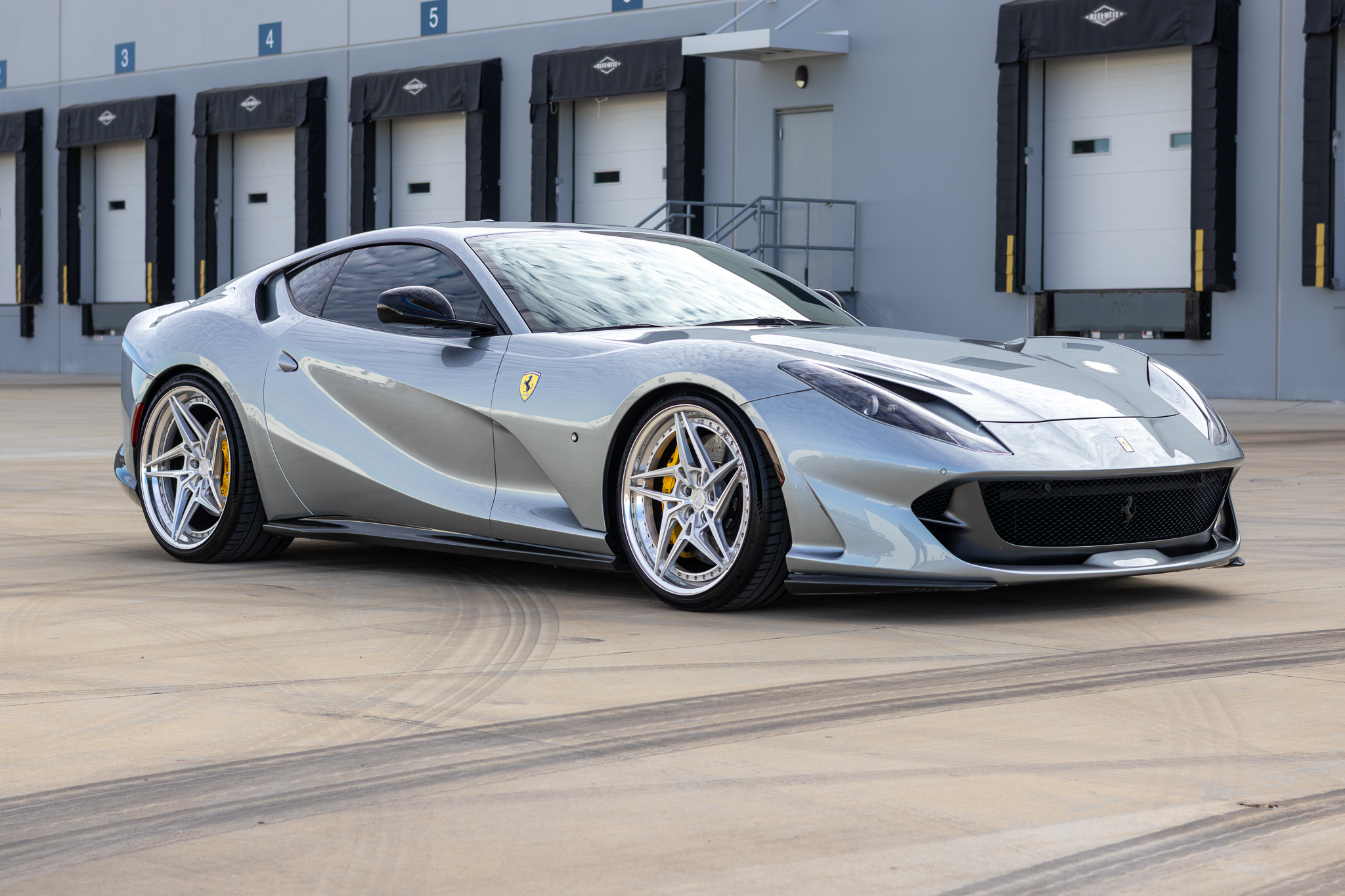 Used 2018 Ferrari 812 Superfast RWD image 1