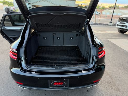 Used 2017 Porsche Macan Turbo AWD/4WD image 19