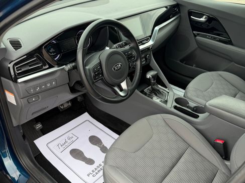 Used 2020 Kia Niro EX image 10