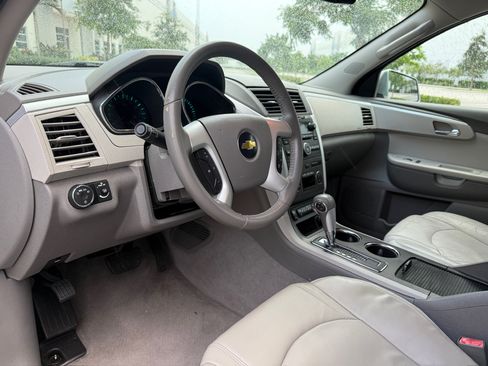 Used 2011 Chevrolet Traverse LT image 10