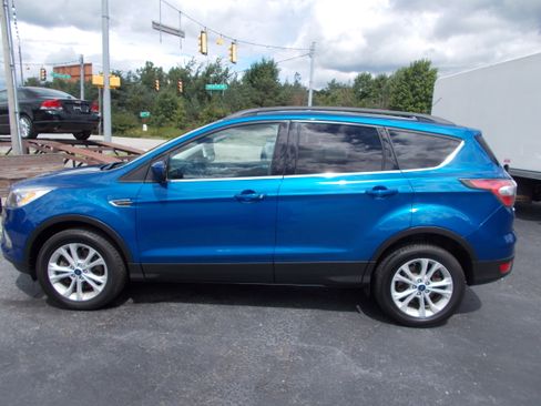 Used 2017 Ford Escape 4WD SE image 9