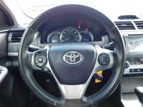 Used 2014 Toyota Camry SE FWD image 13