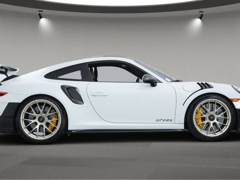 Used 2018 Porsche 911 GT2 RS image 4