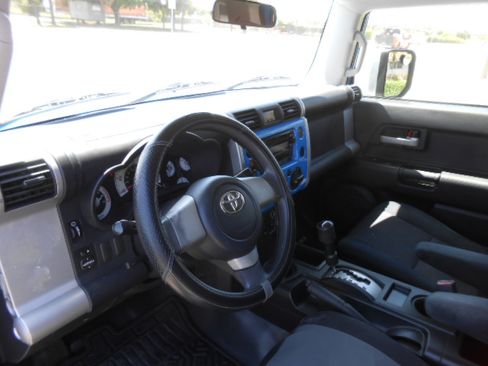 Used 2007 Toyota FJ Cruiser 2WD image 11