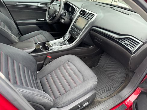Used 2016 Ford Fusion SE image 12