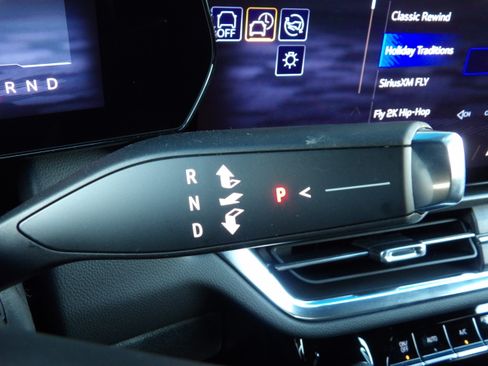 New 2026 Chevrolet Equinox EV LT image 32