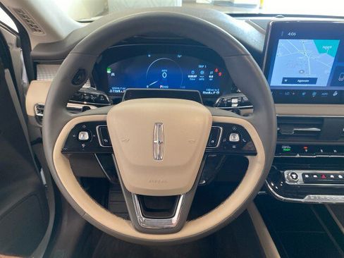 Used 2023 Lincoln Corsair AWD/4WD image 17