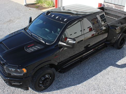 Used 2023 RAM 3500 Limited image 10