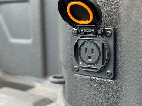 Used 2025 GMC Sierra 1500 SLT image 10