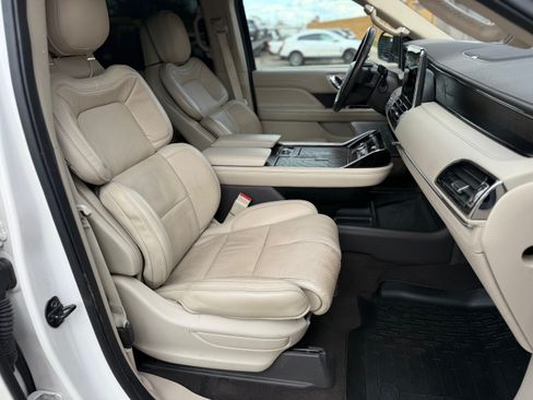 Used 2019 Lincoln Navigator Reserve image 8