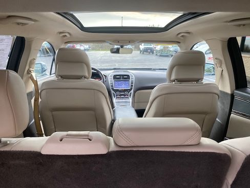 Used 2019 Lincoln Nautilus Select image 22