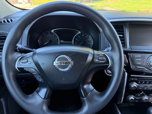 Used 2019 Nissan Pathfinder FWD image 21