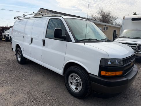 Used 2018 Chevrolet Express 2500 image 6