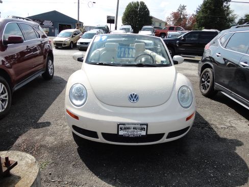 Used 2009 Volkswagen Beetle Convertible FWD image 2