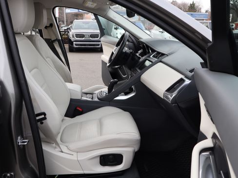Used 2019 Jaguar E-PACE SE image 17
