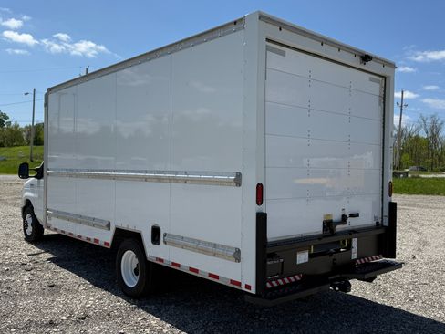 Used 2021 Ford E-350 and Econoline 350 image 5