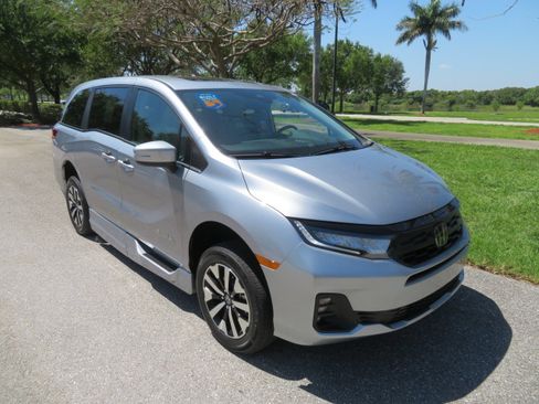 Used 2026 Honda Odyssey EX-L image 14