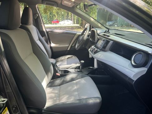 Used 2015 Toyota RAV4 AWD LE image 22
