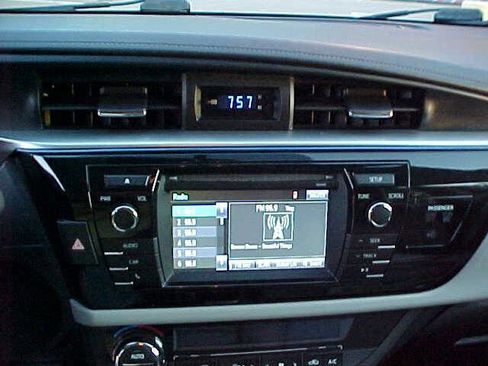 Used 2014 Toyota Corolla LE image 24