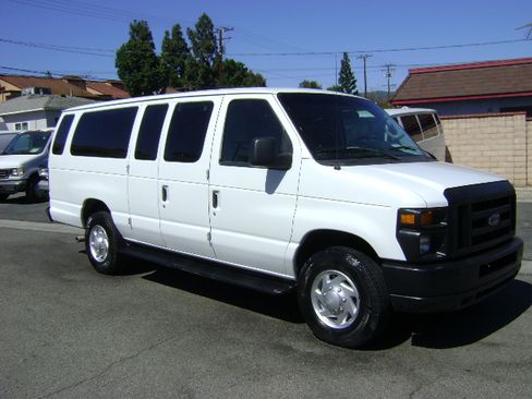 Used 2011 Ford E-350 and Econoline 350 Extended Wagon Super Duty RWD image 3