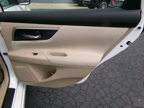 Used 2013 Nissan Altima SV FWD image 14