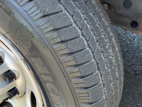 Used 2012 Chevrolet Express 2500 image 16