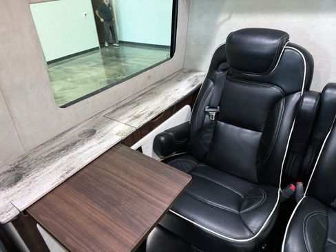 Used 2015 Mercedes-Benz Sprinter 4500 image 20