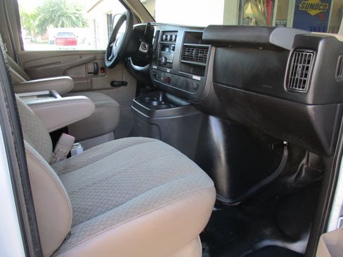Used 2011 Chevrolet Express 2500 image 5