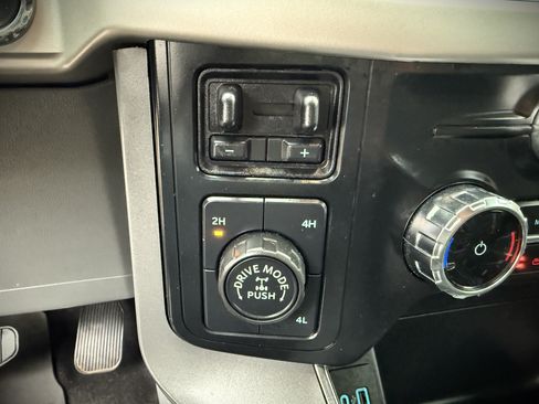 Used 2023 Ford F150 XLT image 38