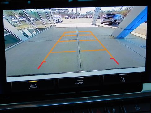 Used 2025 Chevrolet Silverado 1500 LT image 3