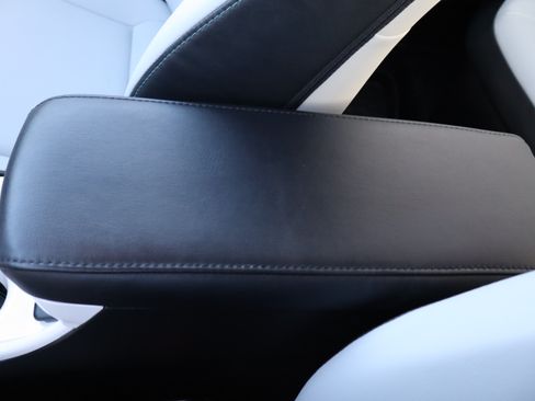 Used 2019 Toyota Prius Prime Premium image 35