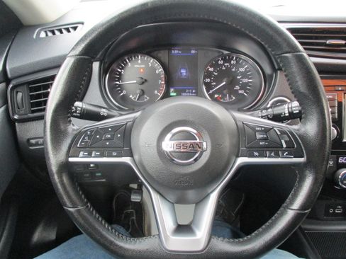 Used 2020 Nissan Rogue FWD SV 2.5L 4-Cyl SUV image 34