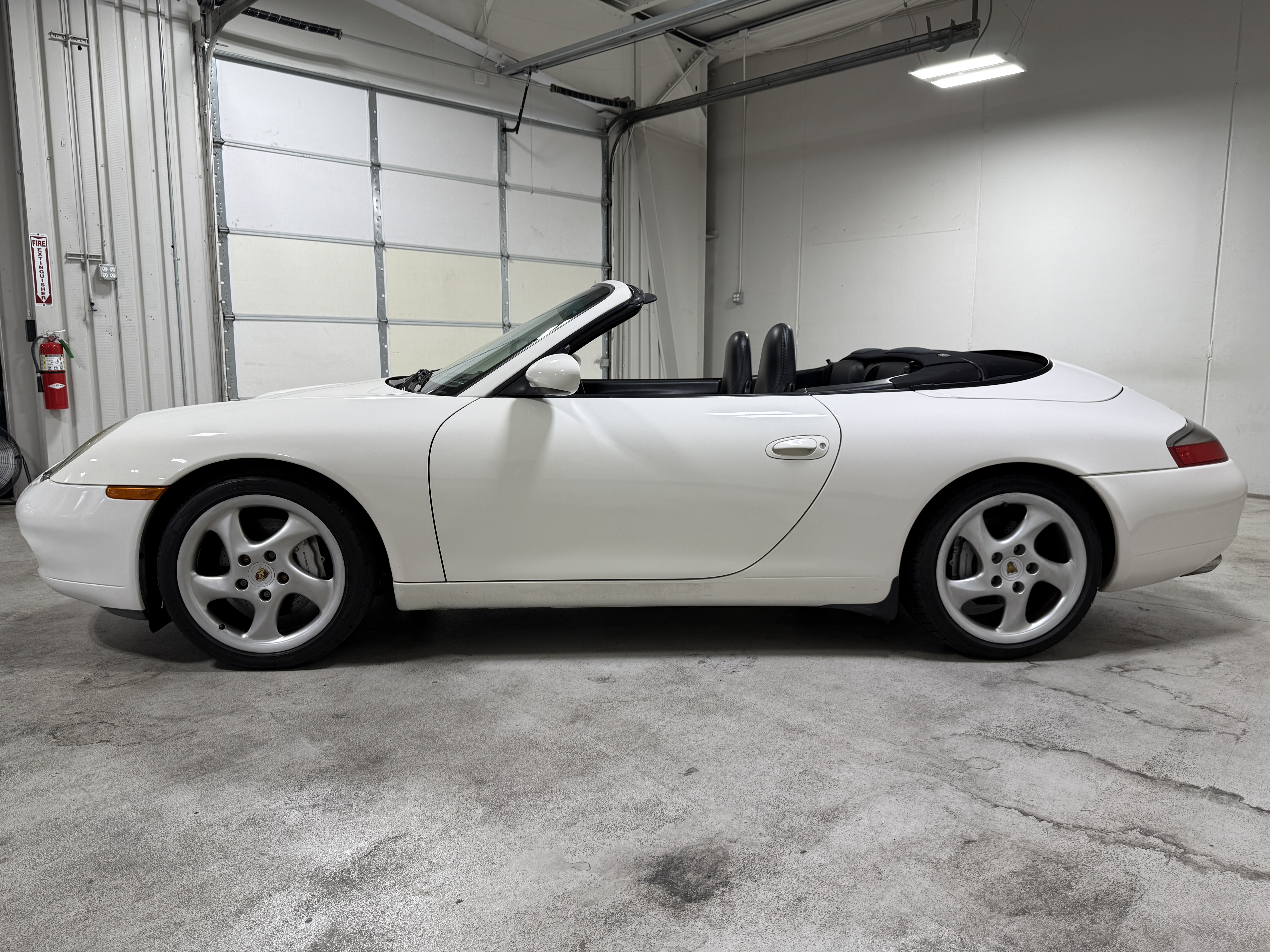 Used 2001 Porsche 911 Carrera 4 Cabriolet AWD/4WD image 9