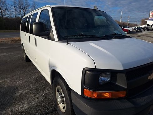 Used 2017 Chevrolet Express 3500 LS image 1