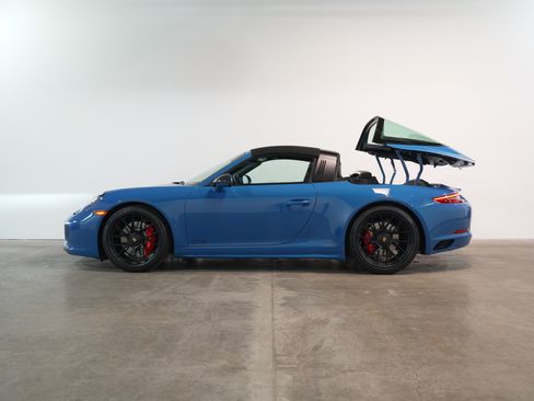 Used 2018 Porsche 911 Targa 4 GTS image 19