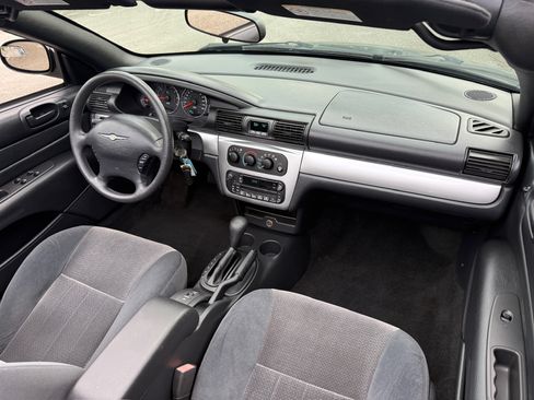 Used 2005 Chrysler Sebring Touring image 9
