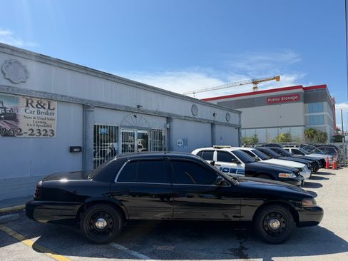 Used 2011 Ford Crown Victoria Police Interceptor RWD image 10