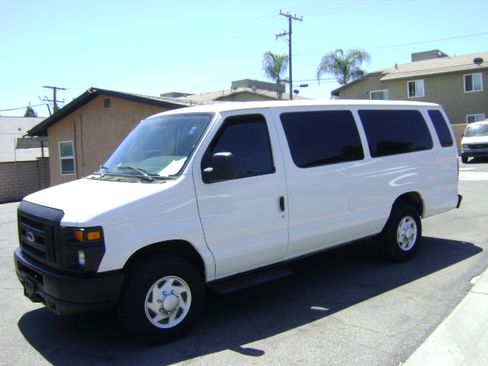 Used 2013 Ford E-350 and Econoline 350 Extended Wagon Super Duty RWD image 4