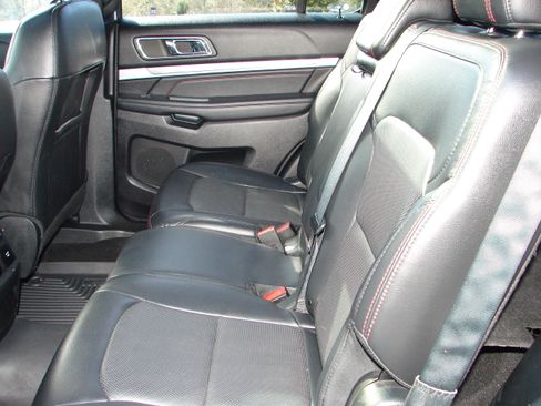 Used 2019 Ford Explorer Sport image 5