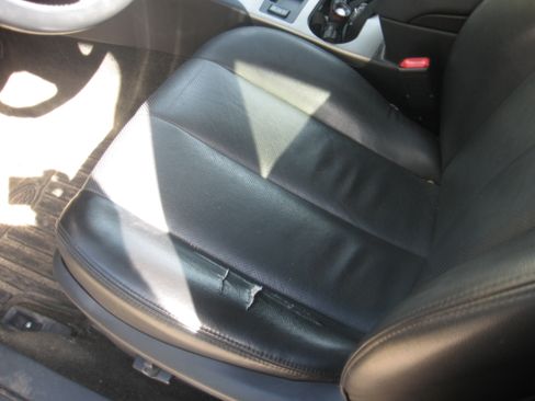 Used 2011 Subaru Outback 2.5i Limited AWD/4WD image 9