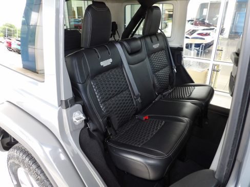 Used 2021 Jeep Wrangler 4WD Unlimited Sahara image 23